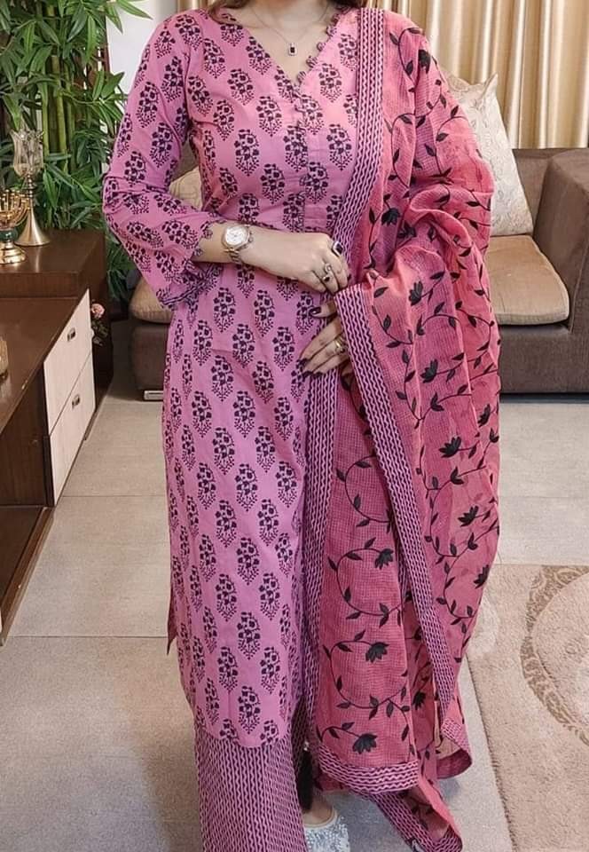 আকর্ষণীয় ডিজাইনে কটন থ্রি পিস