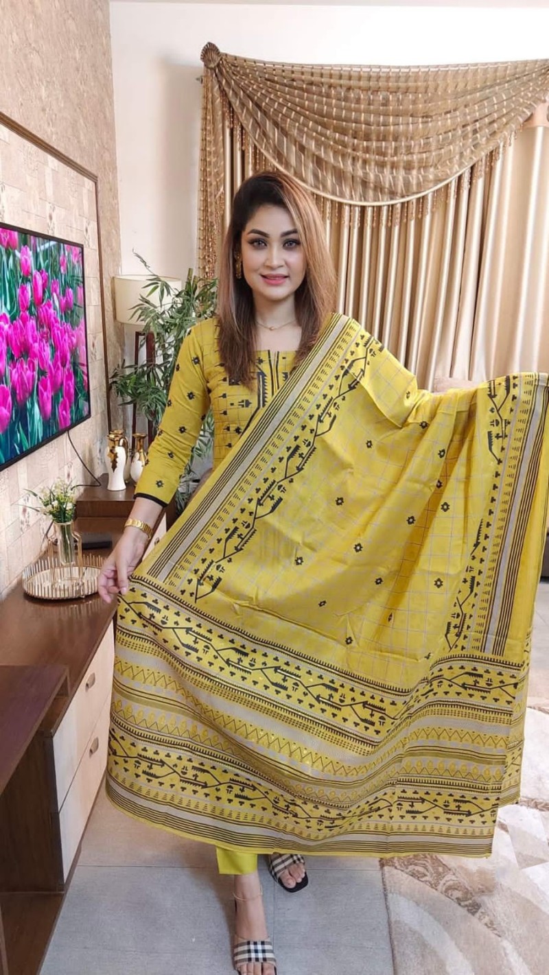 আকর্ষণীয় ডিজাইনে কটন থ্রি পিস