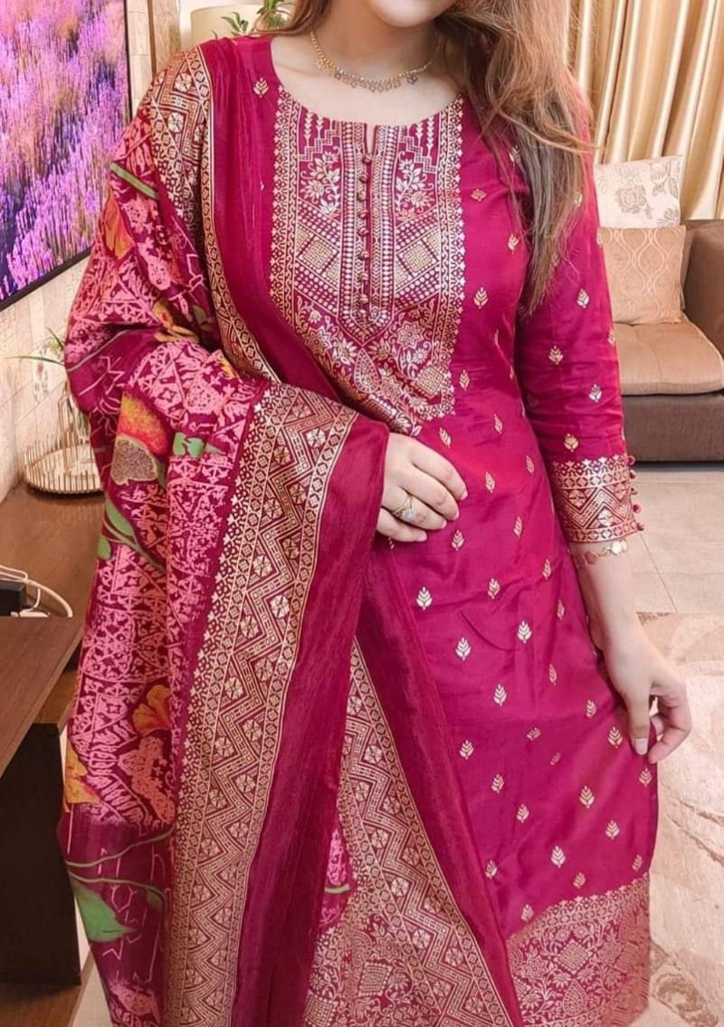 আকর্ষণীয় ডিজাইনে কটন থ্রি পিস