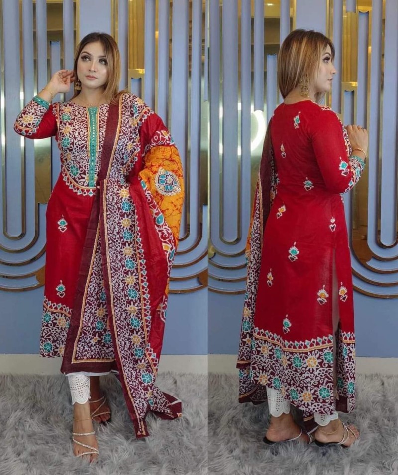 আকর্ষণীয় ডিজাইনে আনস্টিচড কটন থ্রি পিস