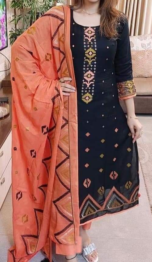 আকর্ষণীয় ডিজাইনে কটন থ্রি পিস