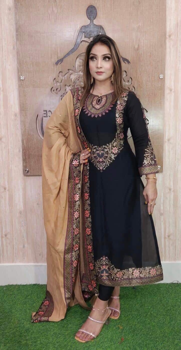 আকর্ষণীয় ডিজাইনে কটন থ্রি পিস