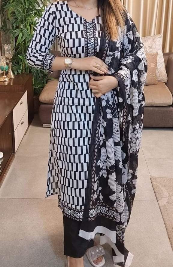 আকর্ষণীয় ডিজাইনে আনস্টিচড কটন থ্রি পিস