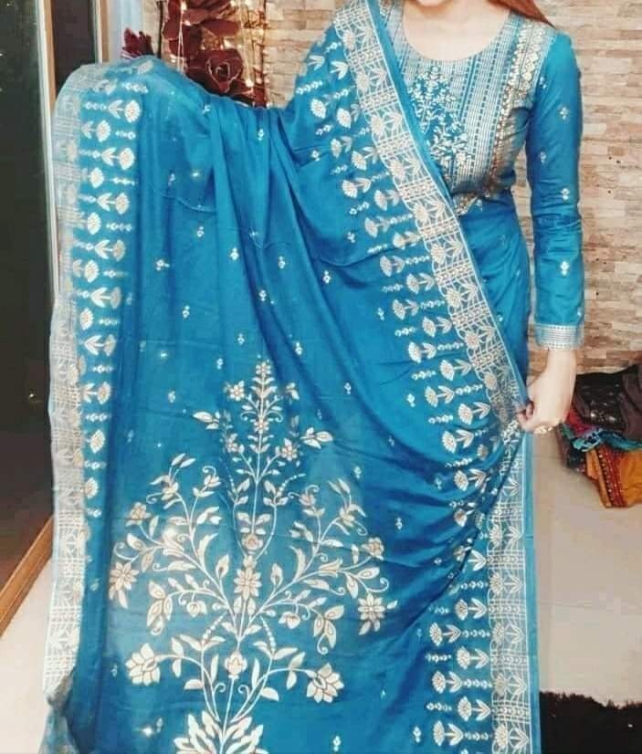 আকর্ষণীয় ডিজাইনে আনস্টিচড কটন থ্রি পিস