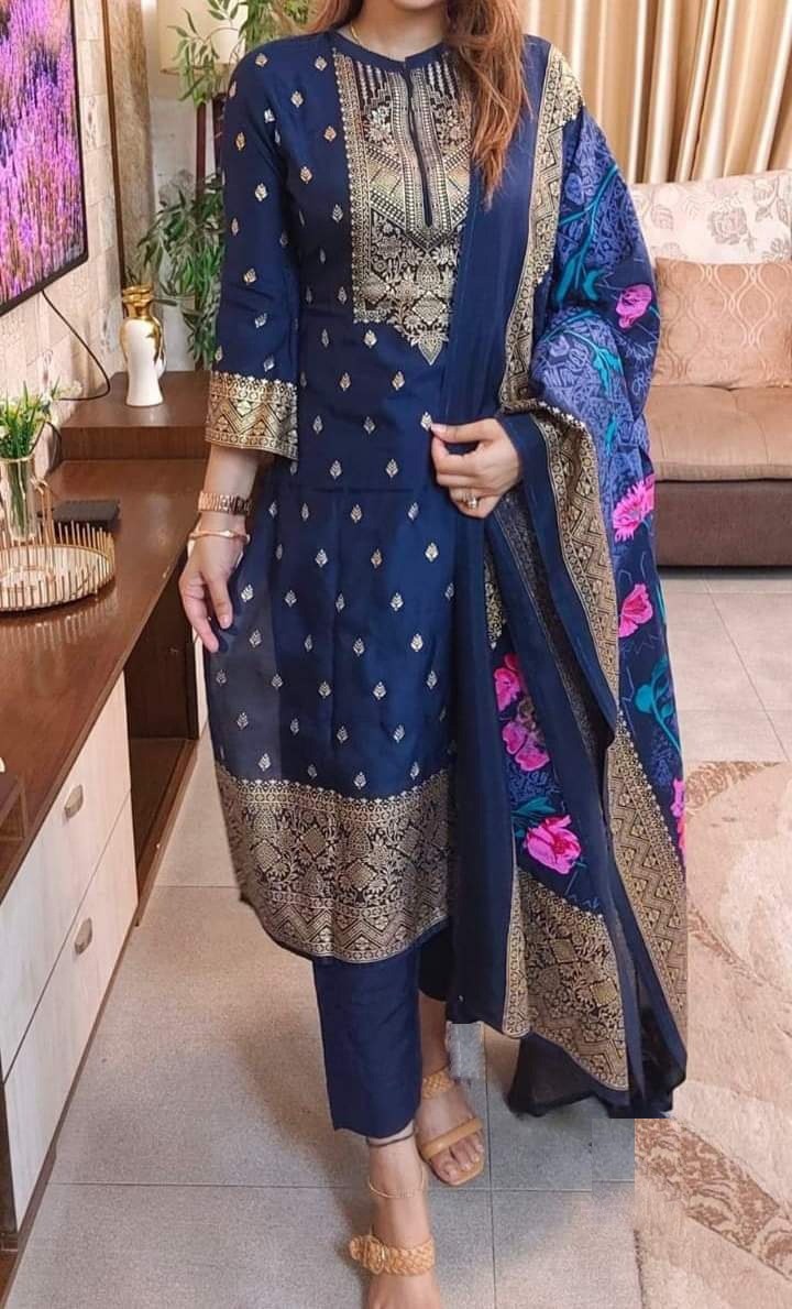 আকর্ষণীয় ডিজাইনে কটন থ্রি পিস