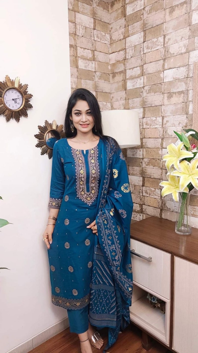 আকর্ষণীয় ডিজাইনে কটন থ্রি পিস