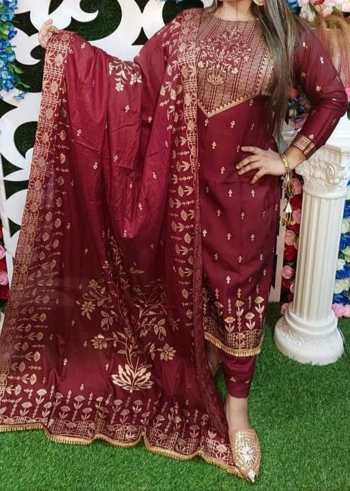 আকর্ষণীয় ডিজাইনে আনস্টিচড কটন থ্রি পিস