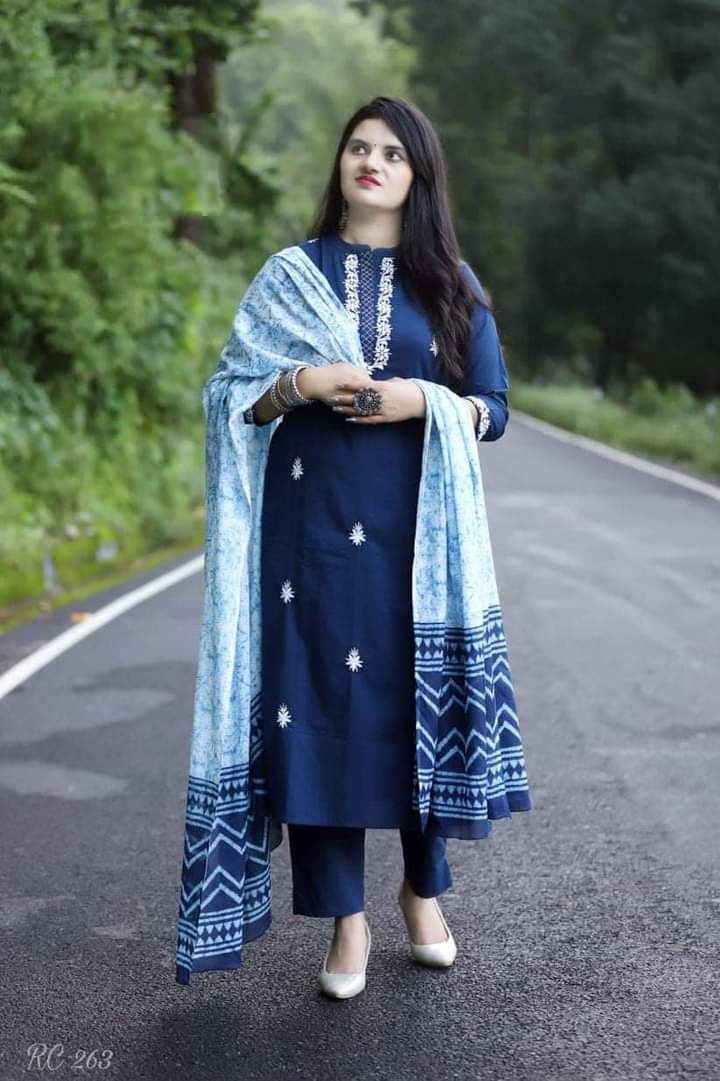 আকর্ষণীয় ডিজাইনে কটন থ্রি পিস