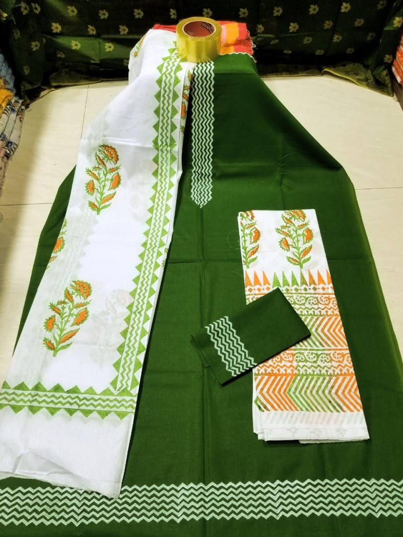 আকর্ষণীয় ডিজাইনে আনস্টিচড কটন থ্রি পিস