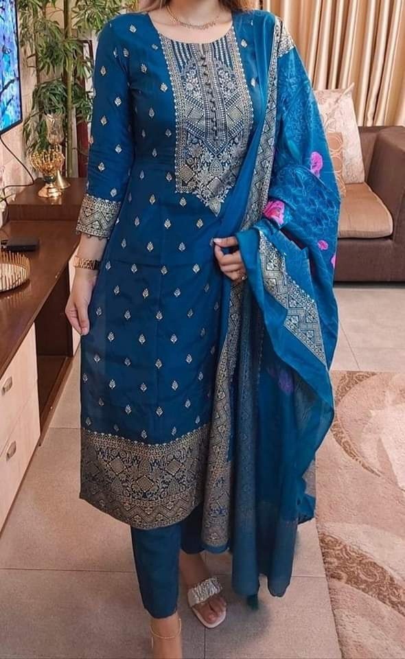 আকর্ষণীয় ডিজাইনে কটন থ্রি পিস