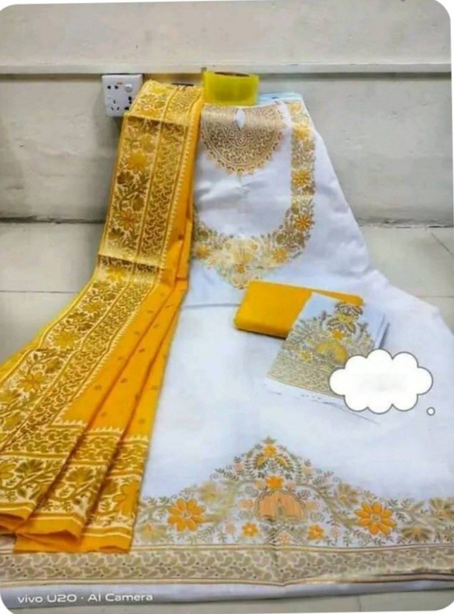 আকর্ষণীয় ডিজাইনে আনস্টিচড কটন থ্রি পিস